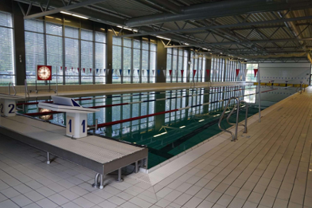 Schwimmhalle